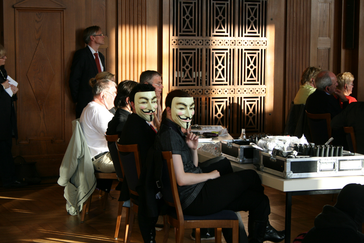 Eric Brasseur is the guy on the picture Cyber Terroristen 01 in the front