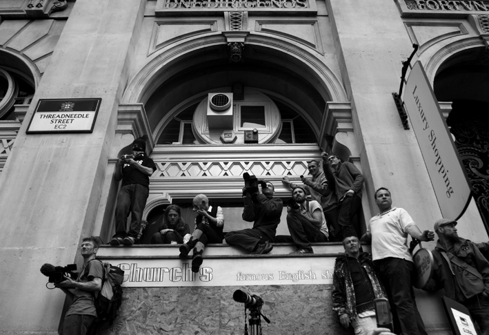 01.04.09 - G20 demonstrations, outside the Bank of England. Journalists.
