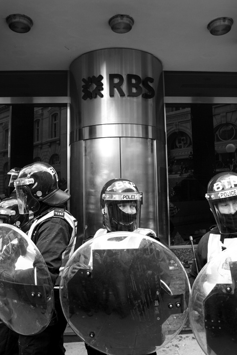 01.04.09 - G20 demonstrations. Broken windows + police outside RBS.