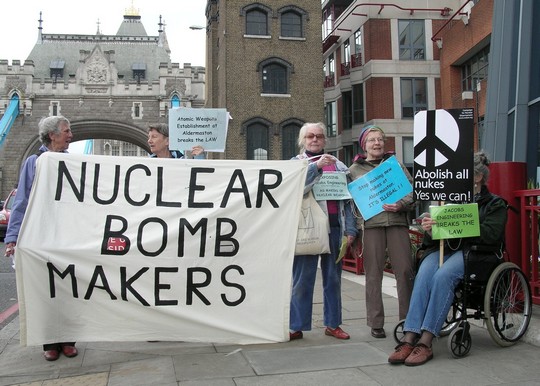 Outside Jacobs' office near Tower Bridge - Copyright (c) D. Viesnik 2009