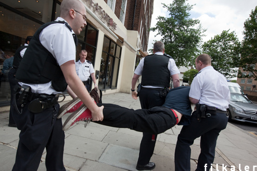 outside police make arrests