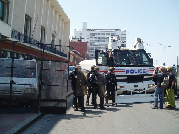 police protecting Holiday Inn