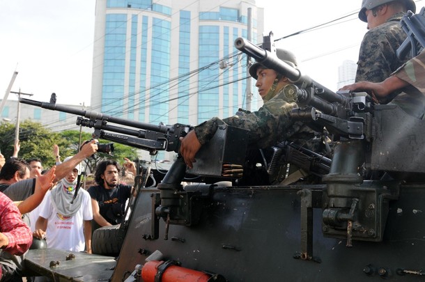 Honduran army soldiers enter the compound of the presidential palace in Teguciga
