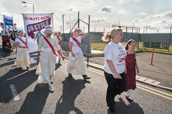 Heathrow permimeter fence 2
