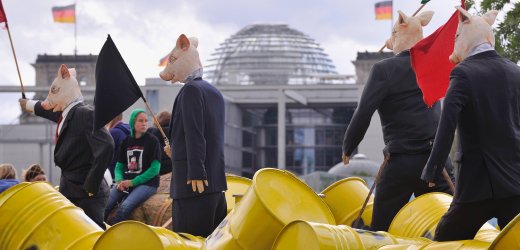the demo-waggon with the banner: "The pigs go, the trough remains."