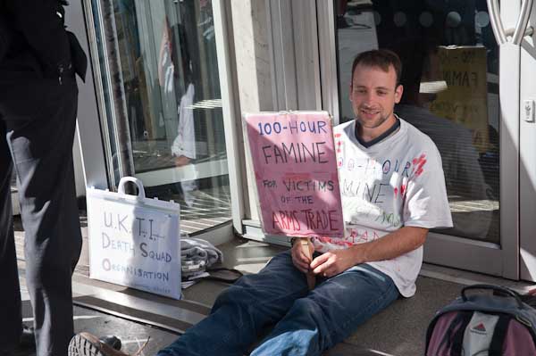 Dan Viesnik on 100 hour famine for victims of arms trade