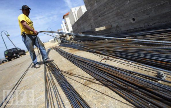 Worker in the Ariel settlement