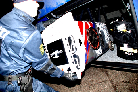 POLICE STEAL SOUND SYSTEM AND STASH IN BUS 51 ALONG WITH ALL THE PROTESTORS