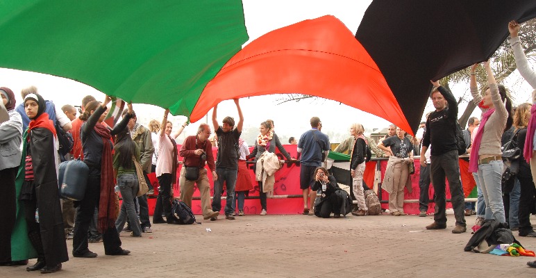 GFM delegates unfurl giant Palestine flag at WTC Cairo on 28 December 2009