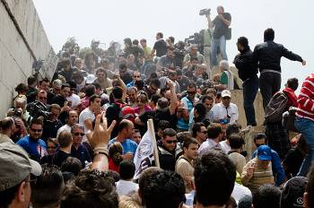 neofasist flag .. and shouting "burn the parliament"