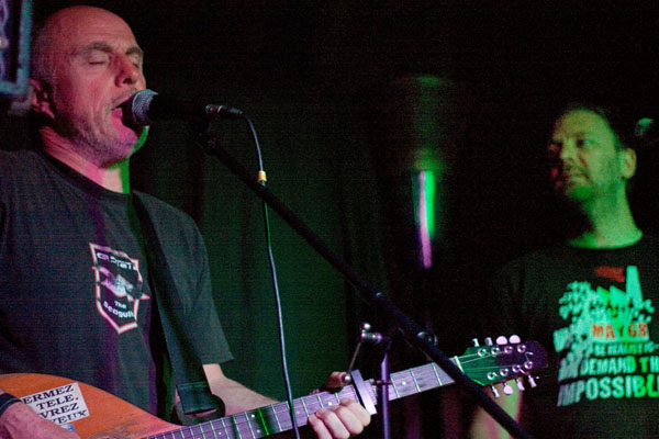Like Nancy and Frank only better, Attila and Dave on stage together