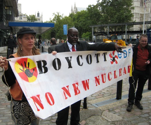 Protesters outside QEII Conference Centre (D. Viesnik) *