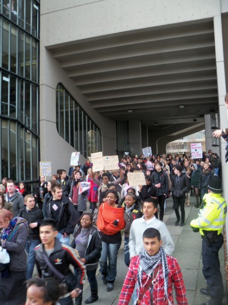 Students Swarm To The Roger Stevens Building