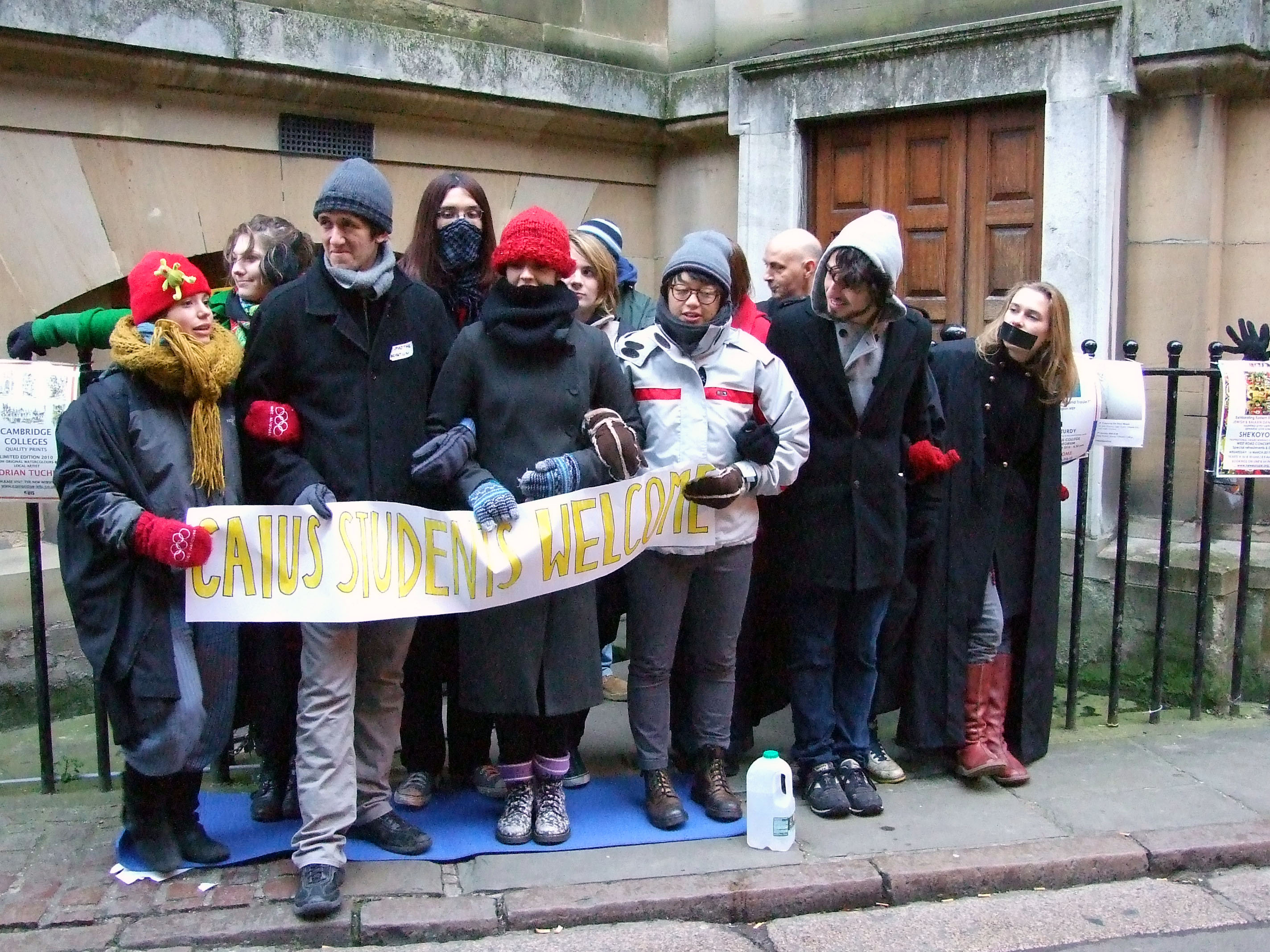 Another entrance was also blockaded, completely beseiging Old Schools.