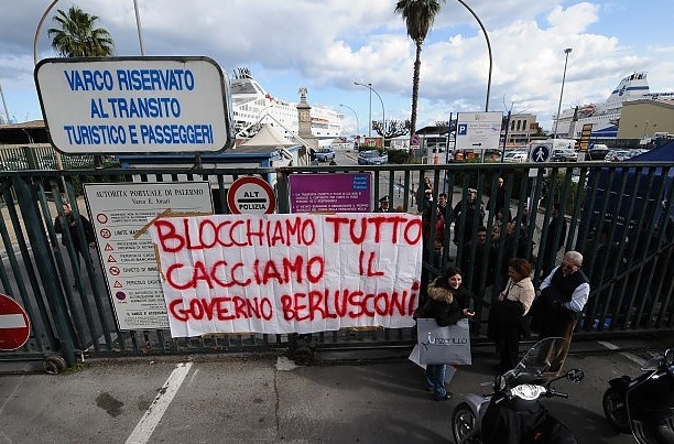 Palermo - blocking the port