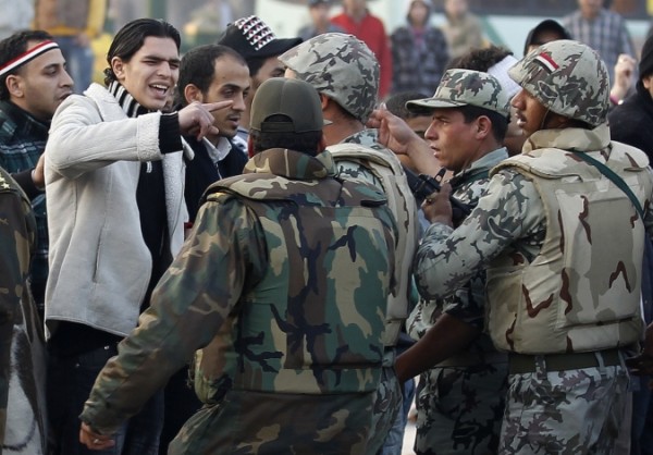 Protestors face military in Tahrir Square