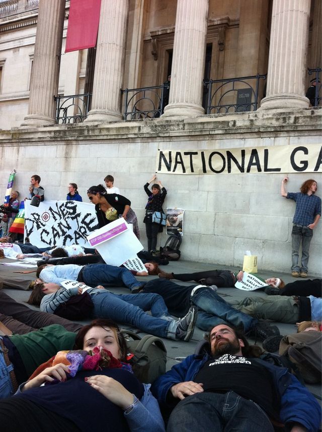 18:17 Protest outside DSEi reception at National Gallery