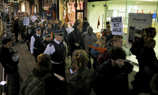 walking to tube down High St Kensington