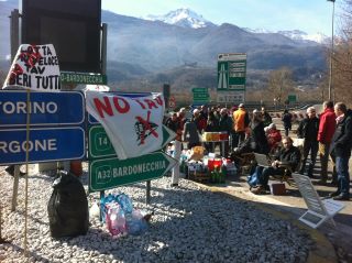 27feb2012_MotorwayBlockade_bussoleno