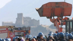 27feb2012_MotorwayBlockade3