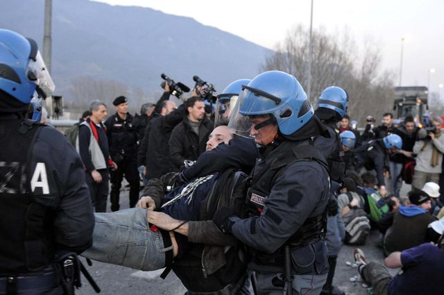 29feb2012_evacuation