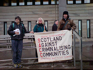 Barbara Dowling, centre, at Census court hearing in January 2012