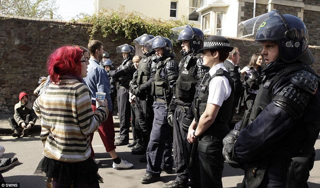 1st April: Squatters face up to riot police after the illegal morning eviction