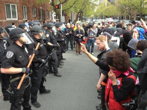 Wall of cops. https://imc.li/v3cc5