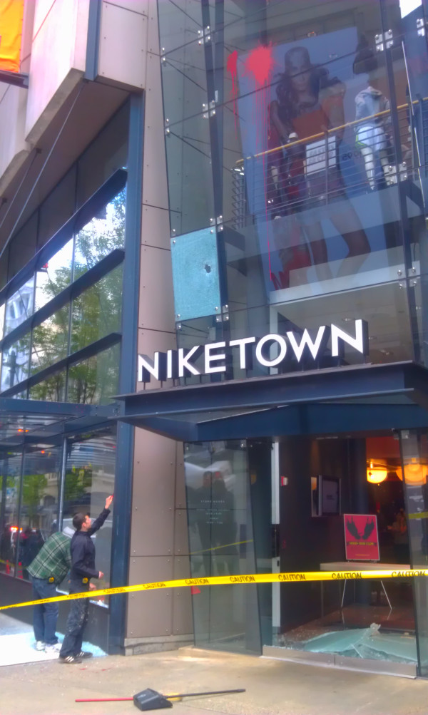 NikeTown reglazes http://twitpic.com/9g5w7w