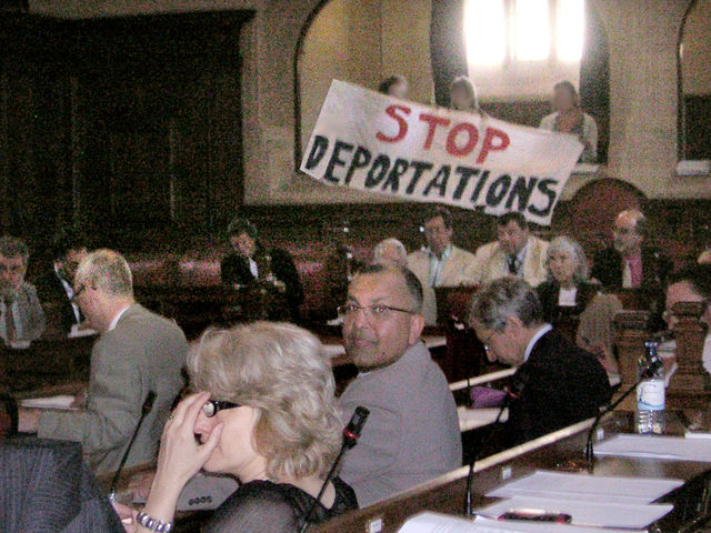 Banner drop from public gallery