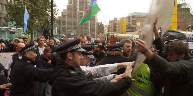 grabbing the caravans