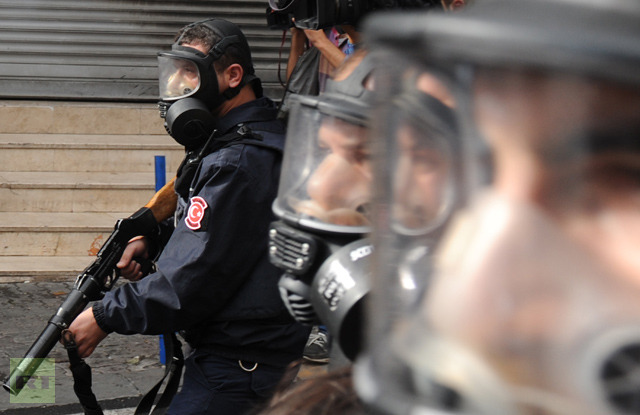 protest to defend prisoners in hunger strike