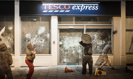 22 April 2011 in the early hours - Tesco closed