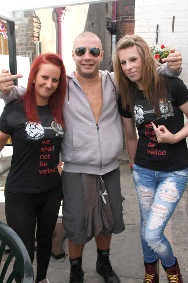 Zoe Smith (on the right) with Casuals United T-shirt